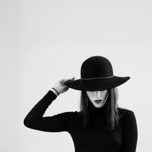 “Black hat” – 2020, Photo, Fine Art Giclée print mounted on aluminum dibond, framed, 50 × 50 cm, Edition: Limited edition 1–5 (1st edition)