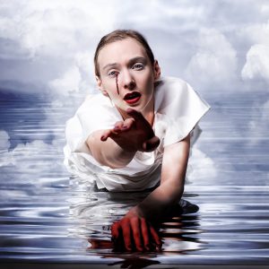 “Help” – 2022, Photo, Fine Art Giclée print mounted on aluminum dibond, 30 × 40 cm, Edition: Limited edition 1–5 (1st edition)