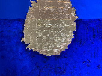 “Inner 2D” - Light and dark ultramarine blue pigments, yellow and rose gold leaf on linen canvas. Plexiglass casing and beech frame, H.80 x W.60 cm, 2026